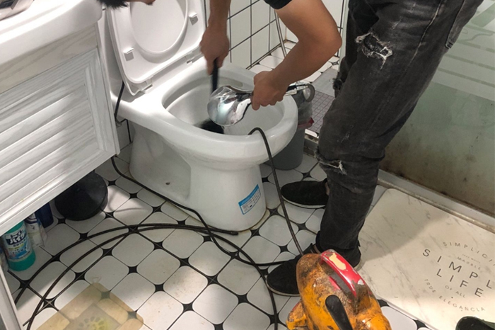 集美马桶堵塞自己疏通还是找师傅?专业上门服务让你省时更省心