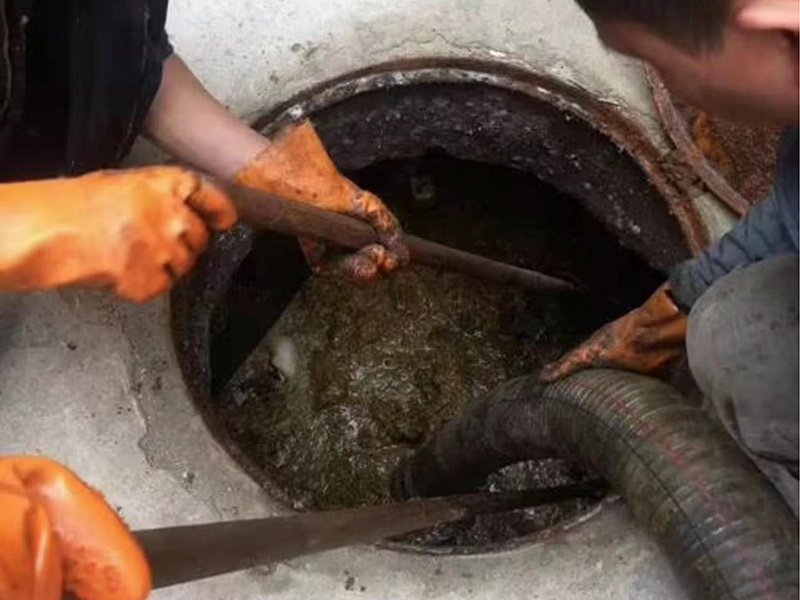 集美清理化粪池时如何避免沼气的危害?